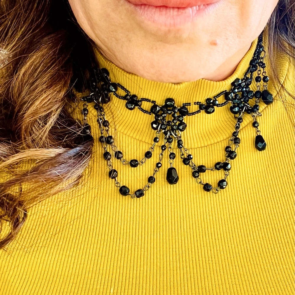 Festive Elizabethan Choker - Picture 2 of 5